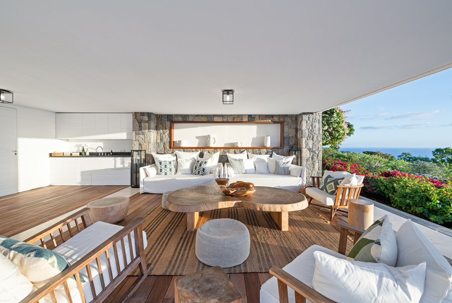 Sixieme Sens | Outdoor Living Room
